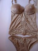 Corselet cor da pele com renda