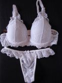 Conjunto todo em renda