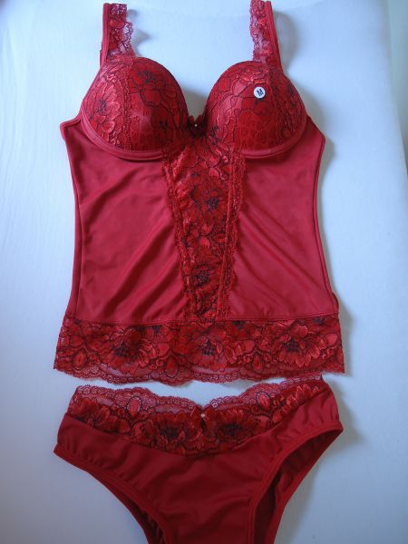 Corselet vermelho com renda